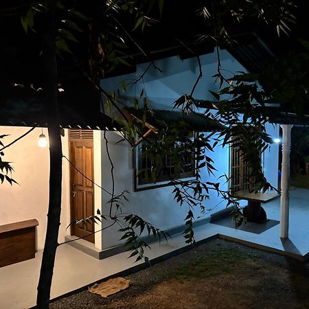 Ima House Bed & Breakfast Dikwella Bagian luar foto