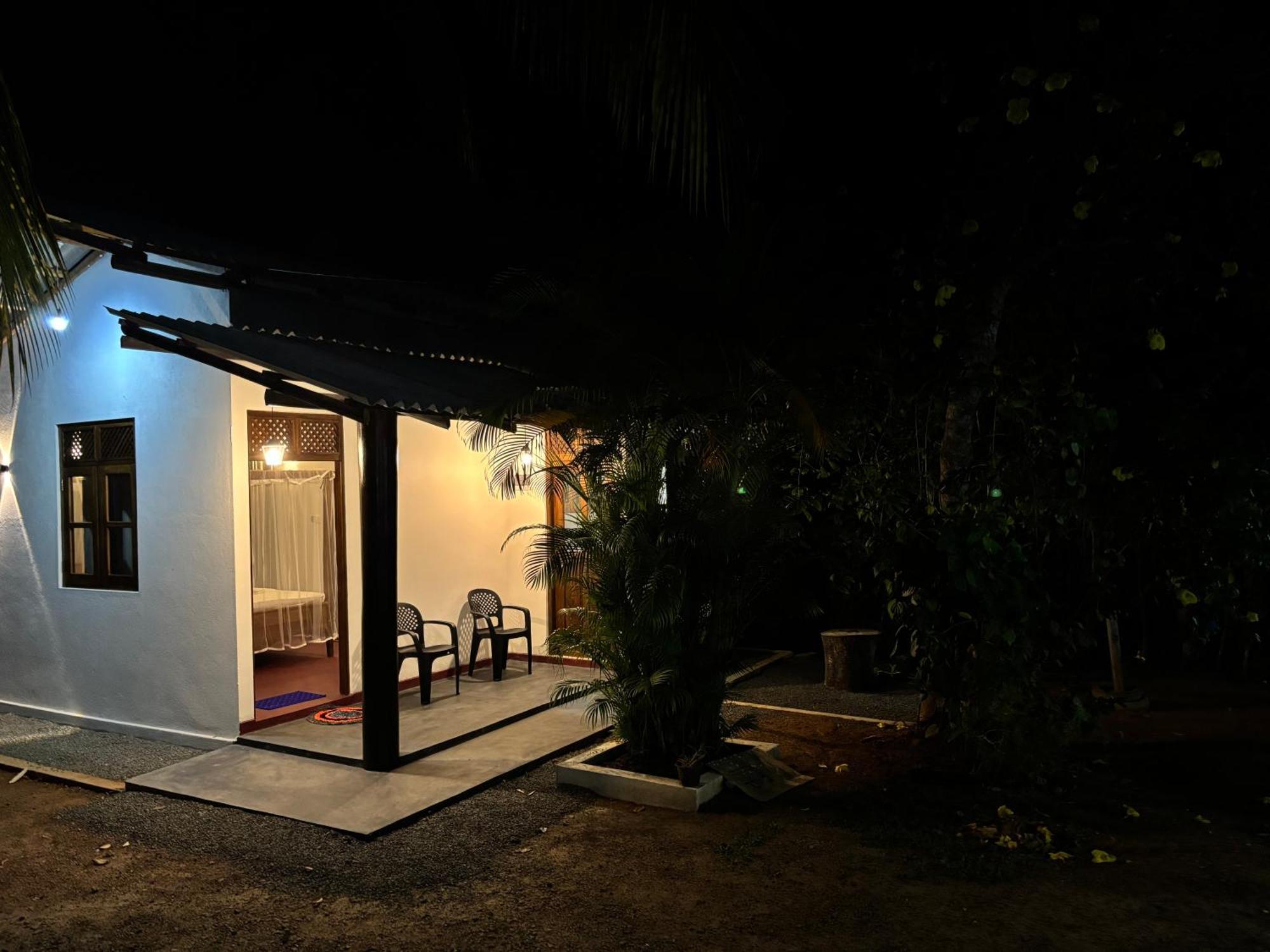 Ima House Bed & Breakfast Dikwella Bagian luar foto